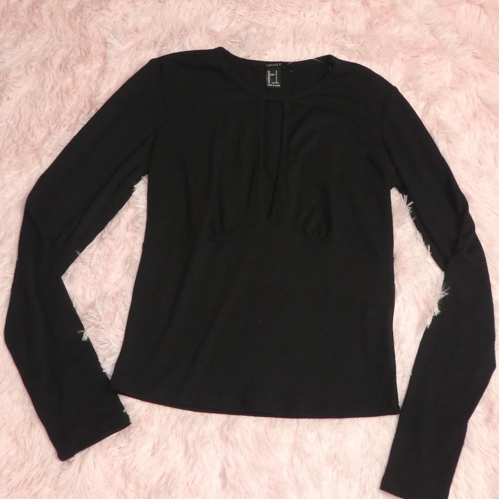 🤎 Forever21 Black Keyhole Top